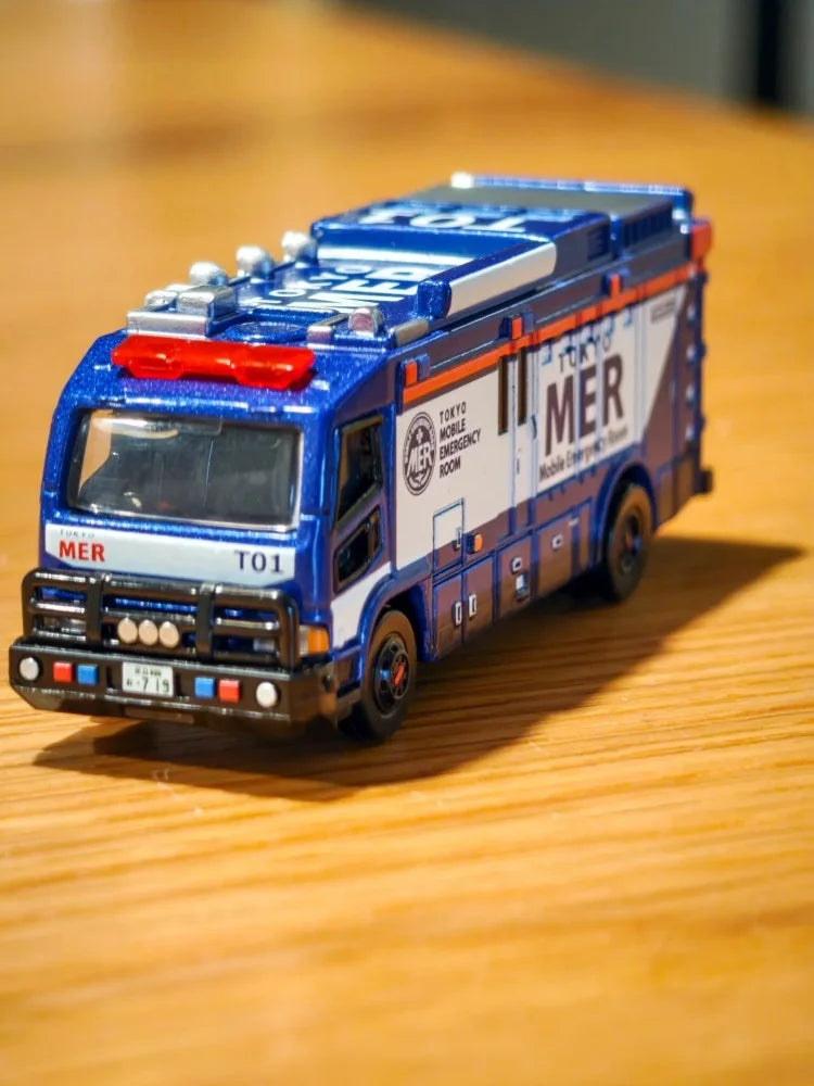 Takara Tomy Tomica 1/64 Kids Toys  Alloy Car Model Tokyo Mobile Emergency Room Ambulance  Ornaments  Toy Gifts for Boy