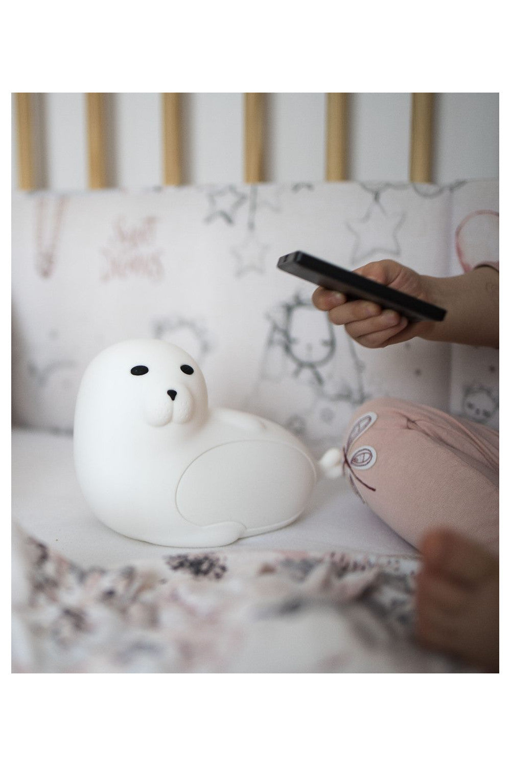 Rabbit & Friends Seal Silicone Lamp with Remote - White, photo 6